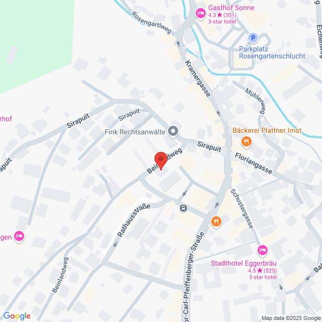 meinkarrierestart.at Karte eines Teils von Imst, Österreich. Straßen, Sehenswürdigkeiten und Unternehmen wie die Bäckerei Plattner und das Stadthotel Eggerbräu sind eingezeichnet. Eine rote Stecknadel markiert einen zentralen Punkt.