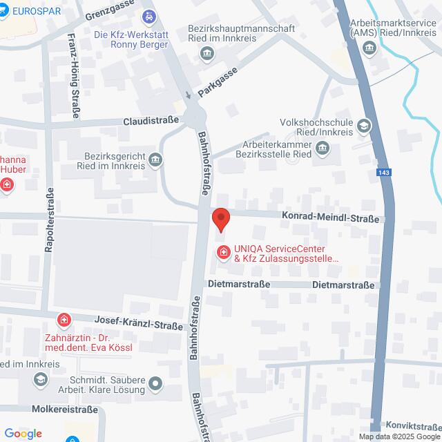 meinkarrierestart.at Digitale Karte mit dem Standort des UNIQA ServiceCenter & Kfz Zulassungsstelle in der Bahnhofstraße, Ried im Innkreis, Österreich, mit Beschriftung der umliegenden Straßen und Geschäfte.