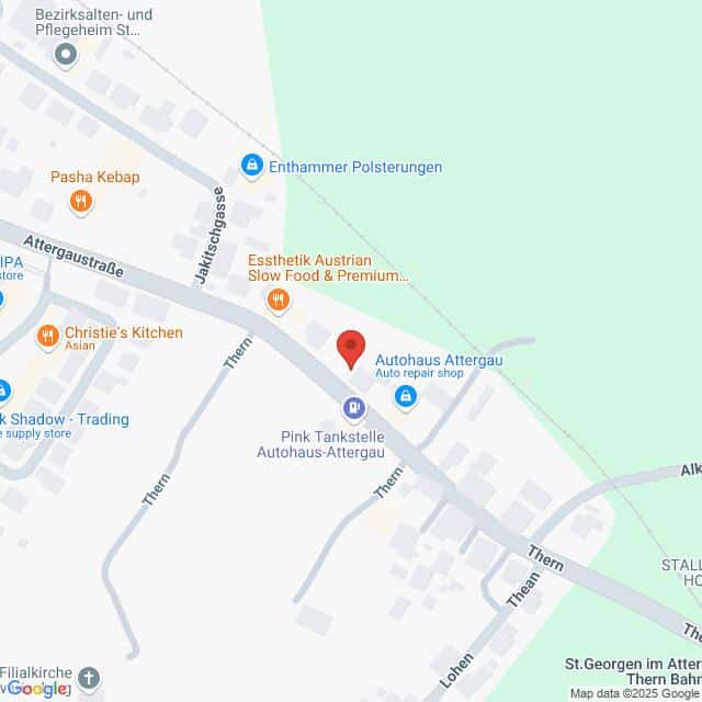 meinkarrierestart.at Karte, die einen Abschnitt von St. Georgen im Attergau, Österreich, zeigt, mit Markierungen für Unternehmen wie Autohaus Attergau, Pink Tankstelle und Christie’s Kitchen entlang der Thernstraße.